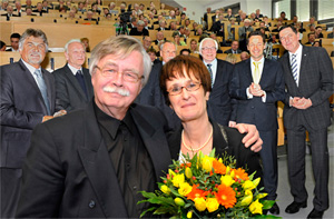 Foto Michael Mutzberg Michael Kroemer mit Ehefrau Katrin und den Festrednern (v.l.n.r.): Prof. Weischenberg, Prof. Pätzold, Prof. Ziegler, Dr.h.c. Beutelmann, Rektor Prof. Koch und OB Peter Jung.
