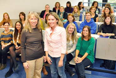 Foto Janine Dietz Erfahrungsaustausch mit Prof. Dr. Bärbel Diehr (links) und Kathrin Jansen.