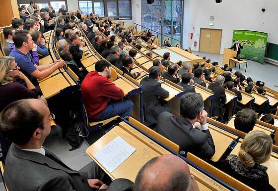 Voller Hörsaal beim 1. Wuppertaler Energie-Forum.
