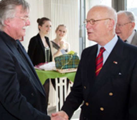 Foto Sebastian Jarych 26 Jahre vertrauensvolle Zusammenarbeit: Michael Kroemer und Altkanzler Dr. Klaus Peters.